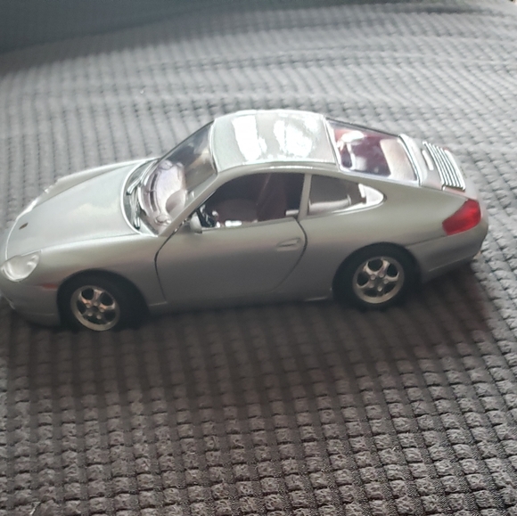 Bburago Porsche Carrera - Picture 3 of 7